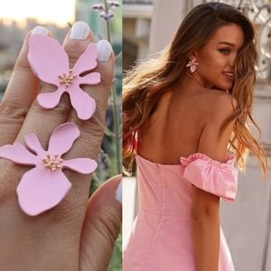 NEW Handmade Pink‎ Lily small stud flower earrings